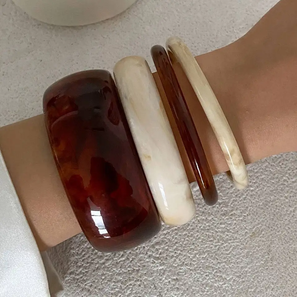 Trendy Brown Beige Thick Resin - Resin Bangle Bracelet บทวิจารณ์และราคา