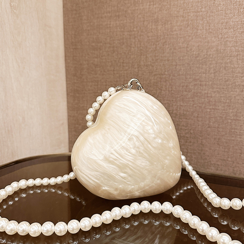 Designer Acrylic Hearts Clutch - Wallet Chain Bag บทวิจารณ์และราคา