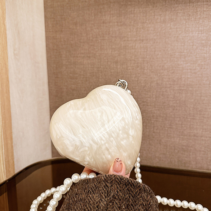 Designer Acrylic Hearts Clutch - Wallet Chain Bag บทวิจารณ์และราคา